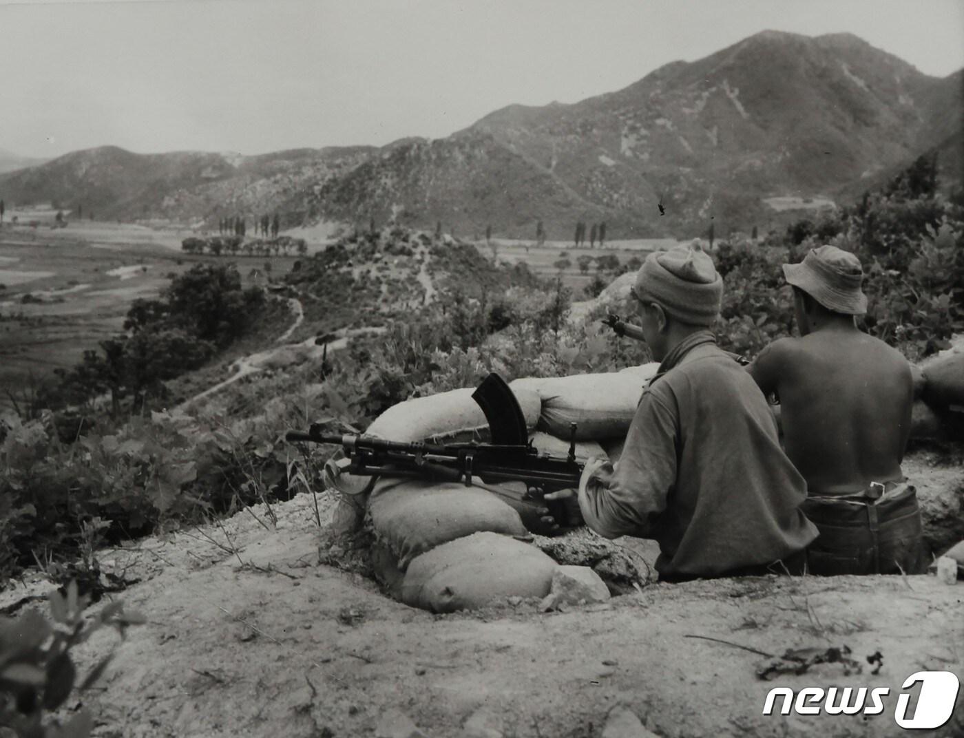 본문 이미지 - 6·25전쟁 당시 영국군 모습.(유엔평화기념관 제공)   