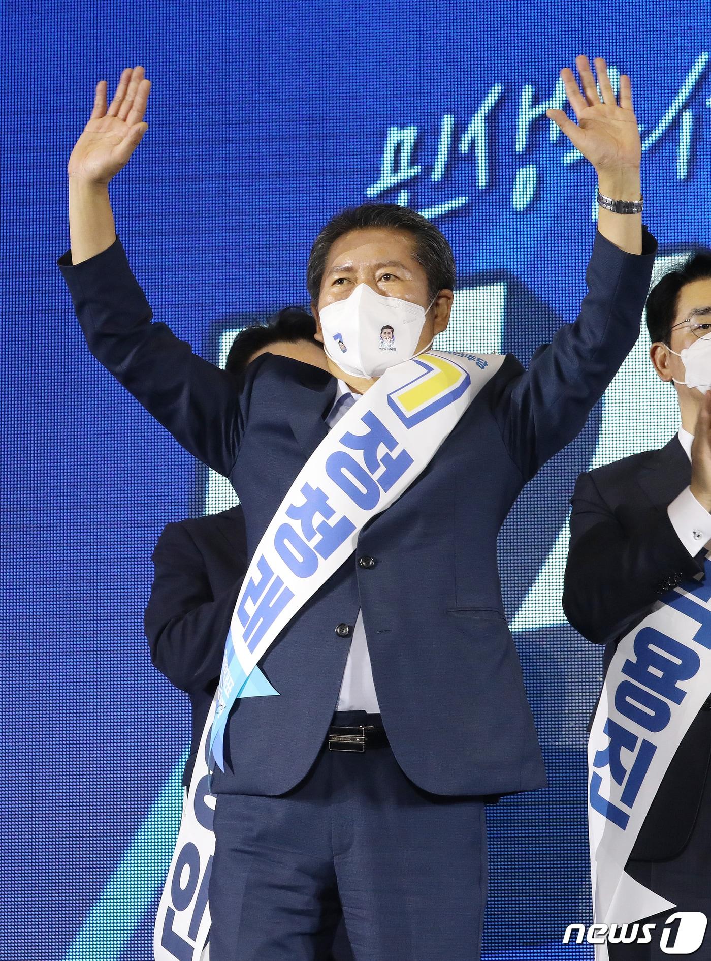 본문 이미지 - 정청래 더불어민주당 최고위원 후보가 27일 오후 경기도 고양시 일산 킨텍스에서 열린 서울 지역 합동연설회에서 지지를 호소하고 있다. 2022.8.27/뉴스1 ⓒ News1 김진환 기자