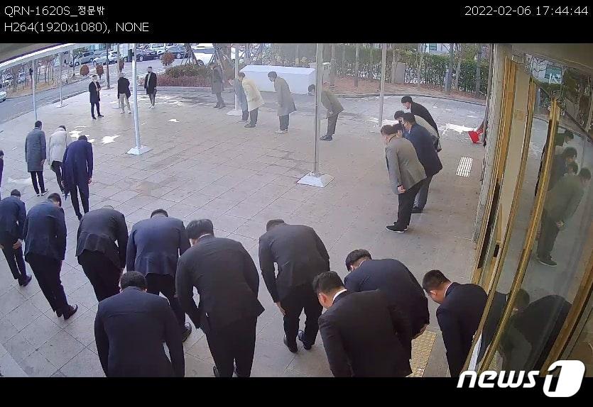 본문 이미지 - 장례식장에 도열한 조직폭력배들. (광주지방경찰청 제공) (사진은 기사 내용과 무관함) ⓒ News1