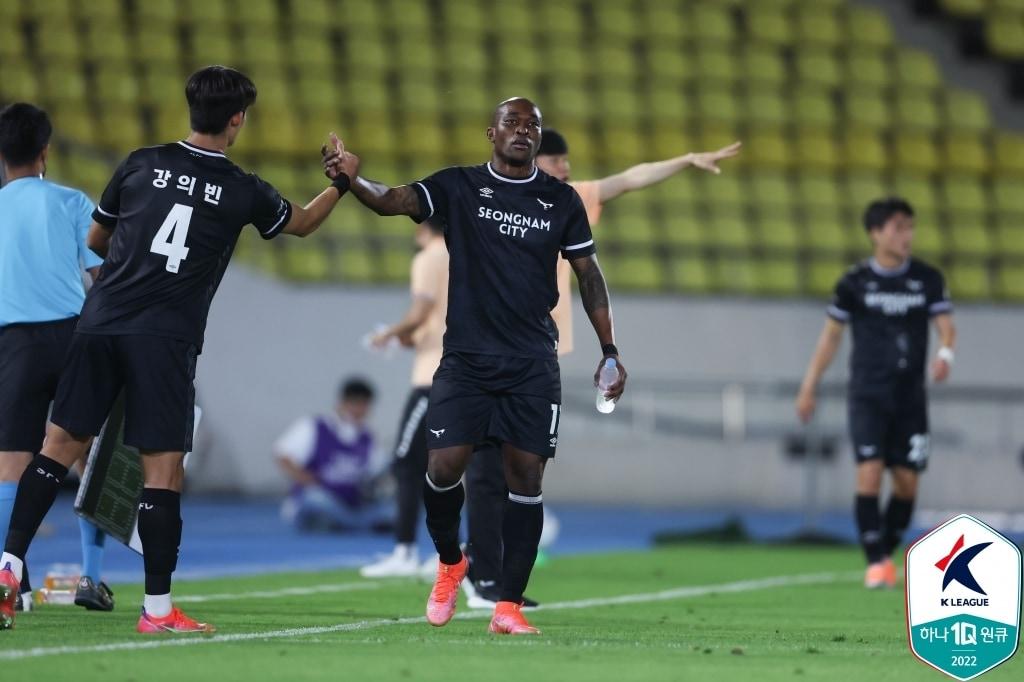 본문 이미지 - 성남FC의 3연패를 끊어낸 팔라시오스(한국프로축구연맹 제공)
