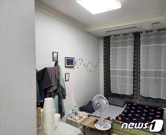 본문 이미지 - 경남 진주에서 오피스텔을 빌려 성매매 업소를 운영한 일당이 성매매 처벌법 위반 혐의로 경찰에 붙잡혔다. 사진은 이들이 이용한 오피스텔 모습.(경남경찰청 제공)