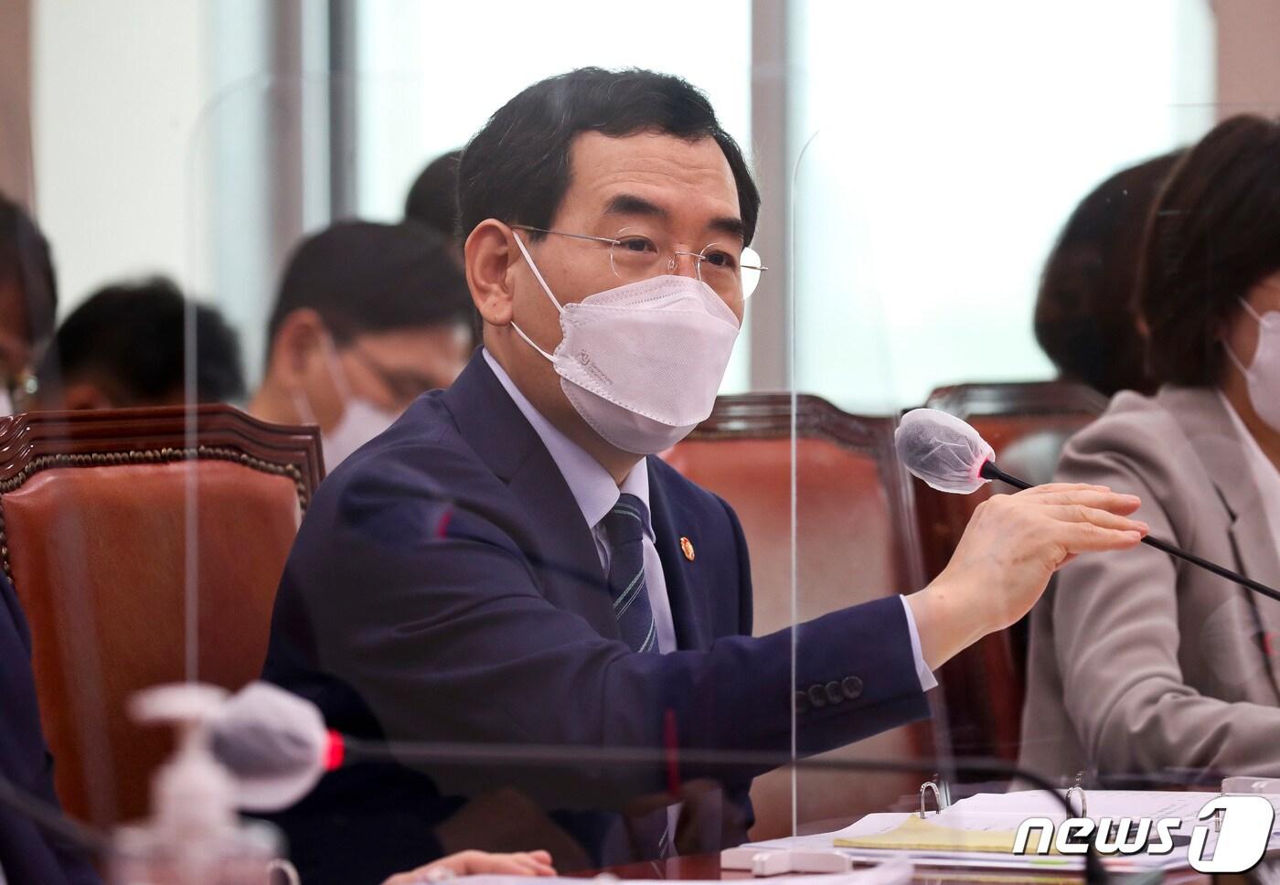 본문 이미지 - 이창양 산업통상자원부 장관이 29일 서울 여의도 국회에서 열린 산업통상자원중소벤처기업위원회 전체회의에서 의원 질의에 답변하고 있다. (공동취재) 2022.8.29/뉴스1 ⓒ News1 이재명 기자