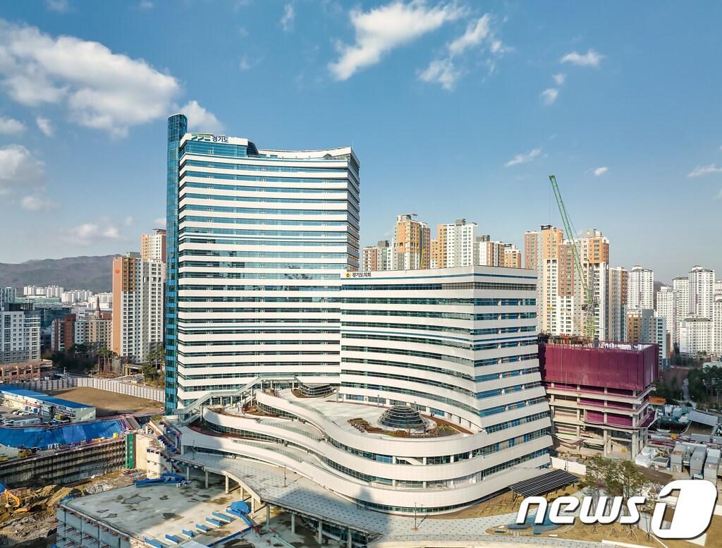 본문 이미지 - 경기도청, 경기도의회 광교신청사 전경.(경기도 제공)/