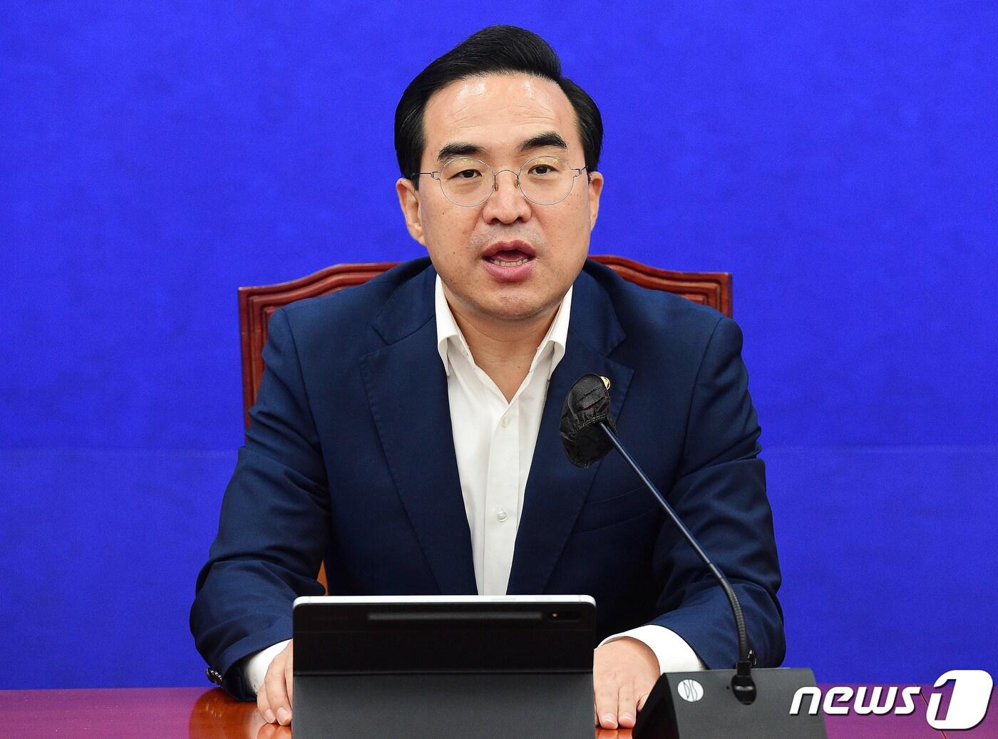 본문 이미지 - 박홍근 더불어민주당 원내대표가 30일 서울 여의도 국회에서 열린 원내대책회의에서 모두 발언을 하고 있다. (공동취재) 2022.8.30/뉴스1 ⓒ News1 유승관 기자