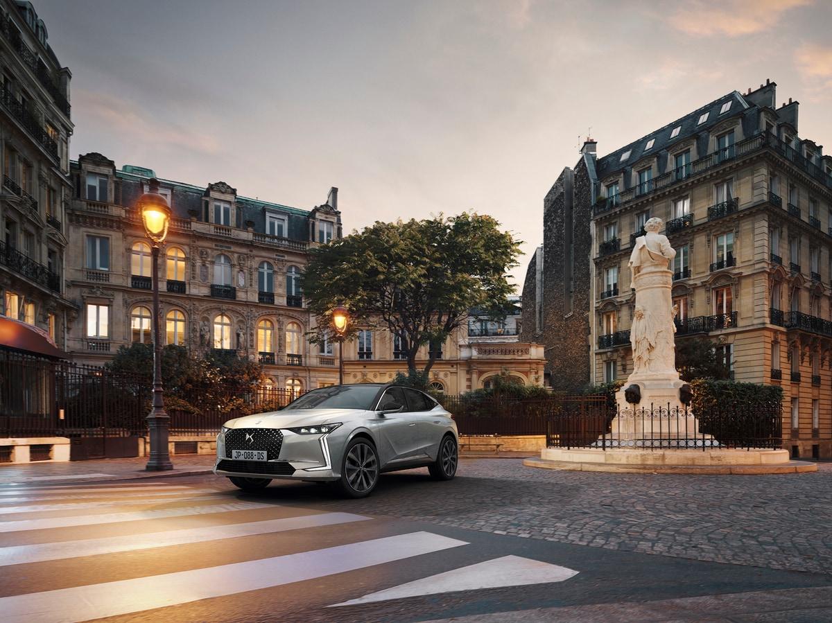 본문 이미지 - DS 오토모빌 프리미엄 해치백 DS 4 트로카데로(Trocadero) 트림 정측면(스텔란티스코리아 제공)