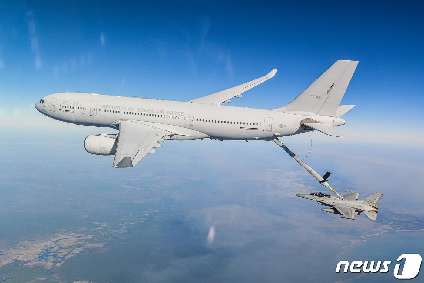 본문 이미지 - 공군의 다목적 공중급유 수송기(KC-330). (공군 제공) 2022.8.30/뉴스1
