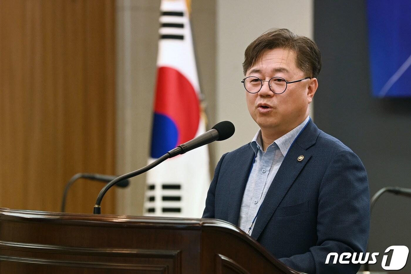 박일준 산업통상자원부 2차관이 30일 오후 서울 중구 한국프레스센터 기자회견장에서 열린 에너지법학회·법제연구원 공동학술대회에서 축사하고 있다. (산업통상자원부 제공) 2022.8.30/뉴스1