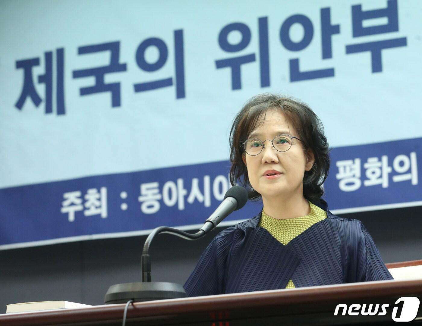 본문 이미지 - 2022년 8월 31일 박유하 세종대 교수가  서울 중구 한국프레스센터에서 &#39;제국의 위안부&#39; 소송관련 현황과 한일 현안 긴급제언 기자회견을 하고 있다.  ⓒ News1 송원영 기자