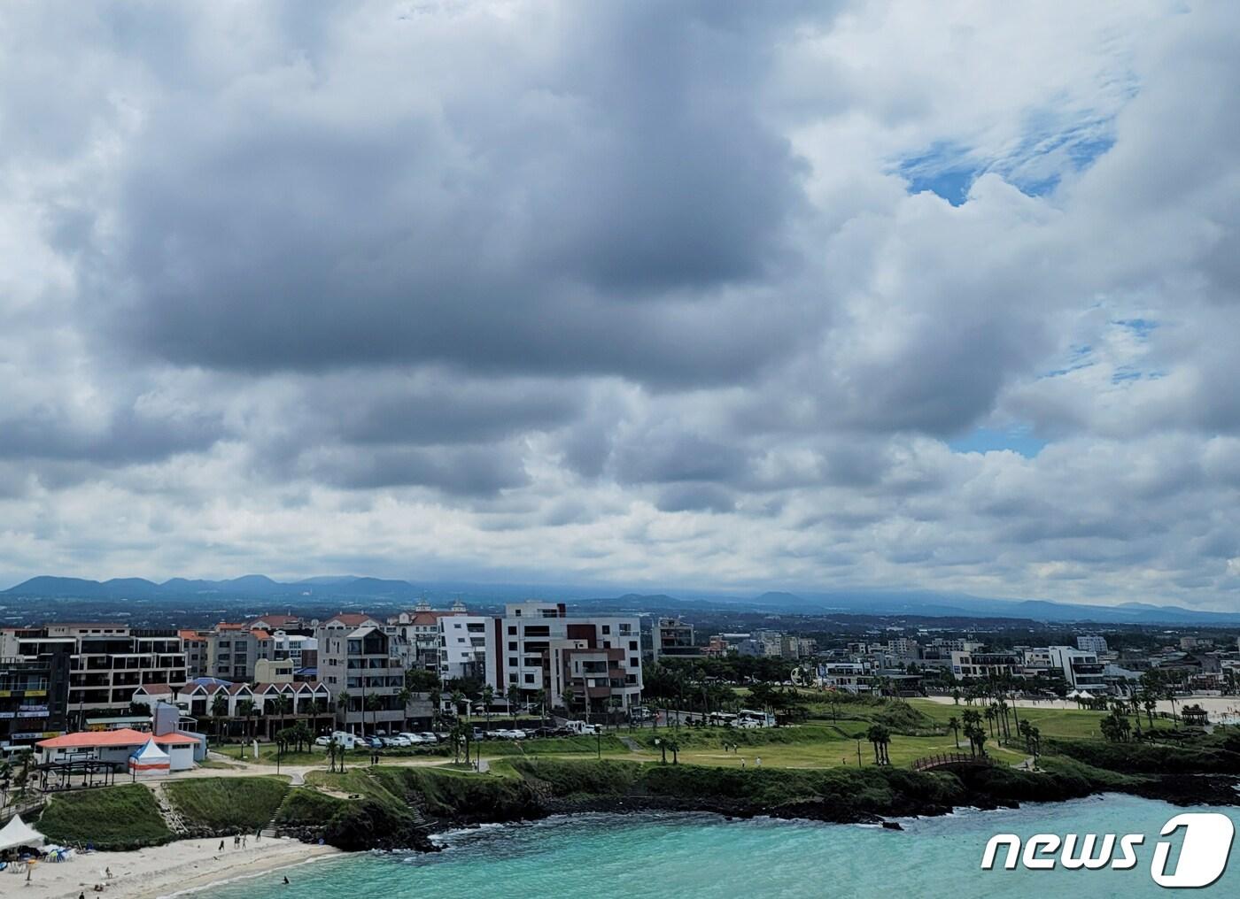 본문 이미지 - 구름낀 제주 하늘/뉴스1