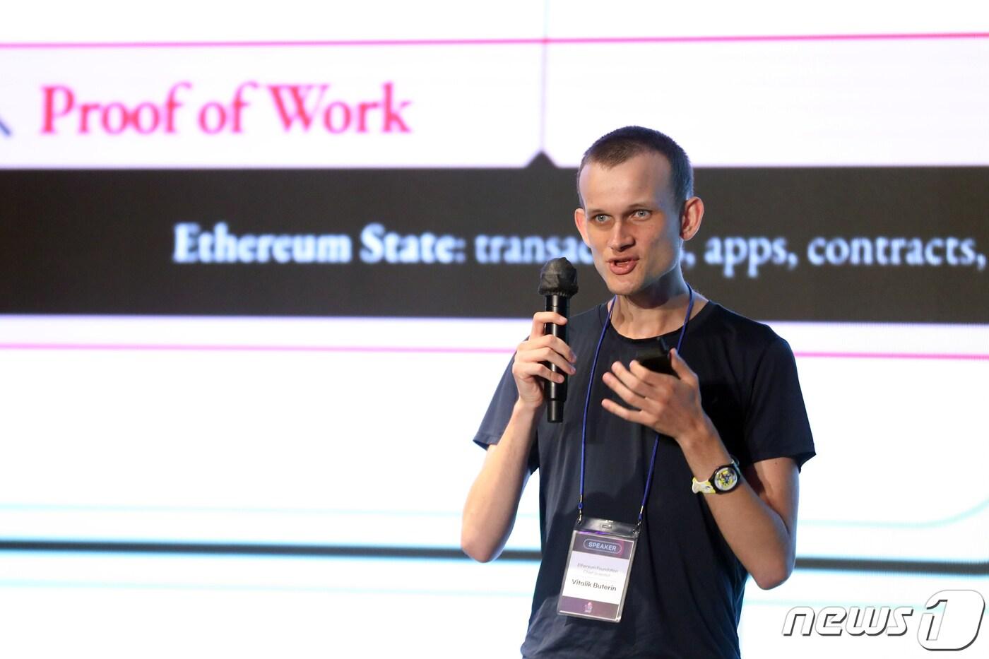 비탈릭 부테린 이더리움 공동 설립자가 4일 오전 서울 송파구 소피텔 엠배서더 서울에서 열린 '비들 아시아 2022 컨퍼런스'에서 기조발언을 하고 있다. 2022.8.4/뉴스1 ⓒ News1 황기선 기자