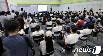본문 이미지 - 창업 관련 설명을 듣는 모습. (뉴스1DB) ⓒ News1 조태형 기자