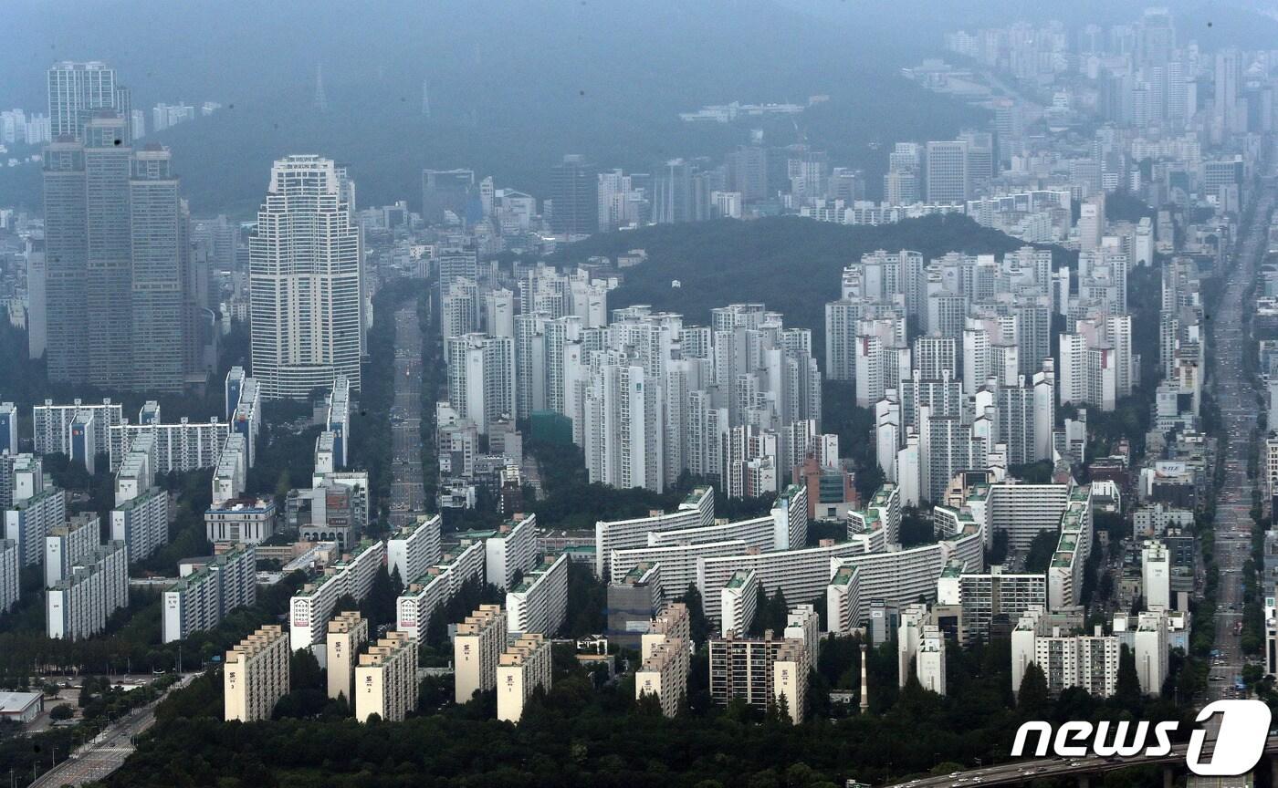 본문 이미지 - 서울 송파구 롯데월드타워 서울스카이에서 바라본 강남구 아파트단지 모습. ⓒ News1 박세연 기자