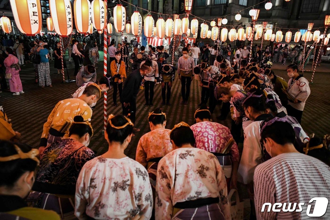 본문 이미지 - 5일(현지시간) 오후 일본 도쿄 츠키지 혼간지에서 축제가 벌어지고 있다. (사진은 기사 내용과 무관함) / 뉴스1 ⓒ News12022.08.05 ⓒ AFP=뉴스1