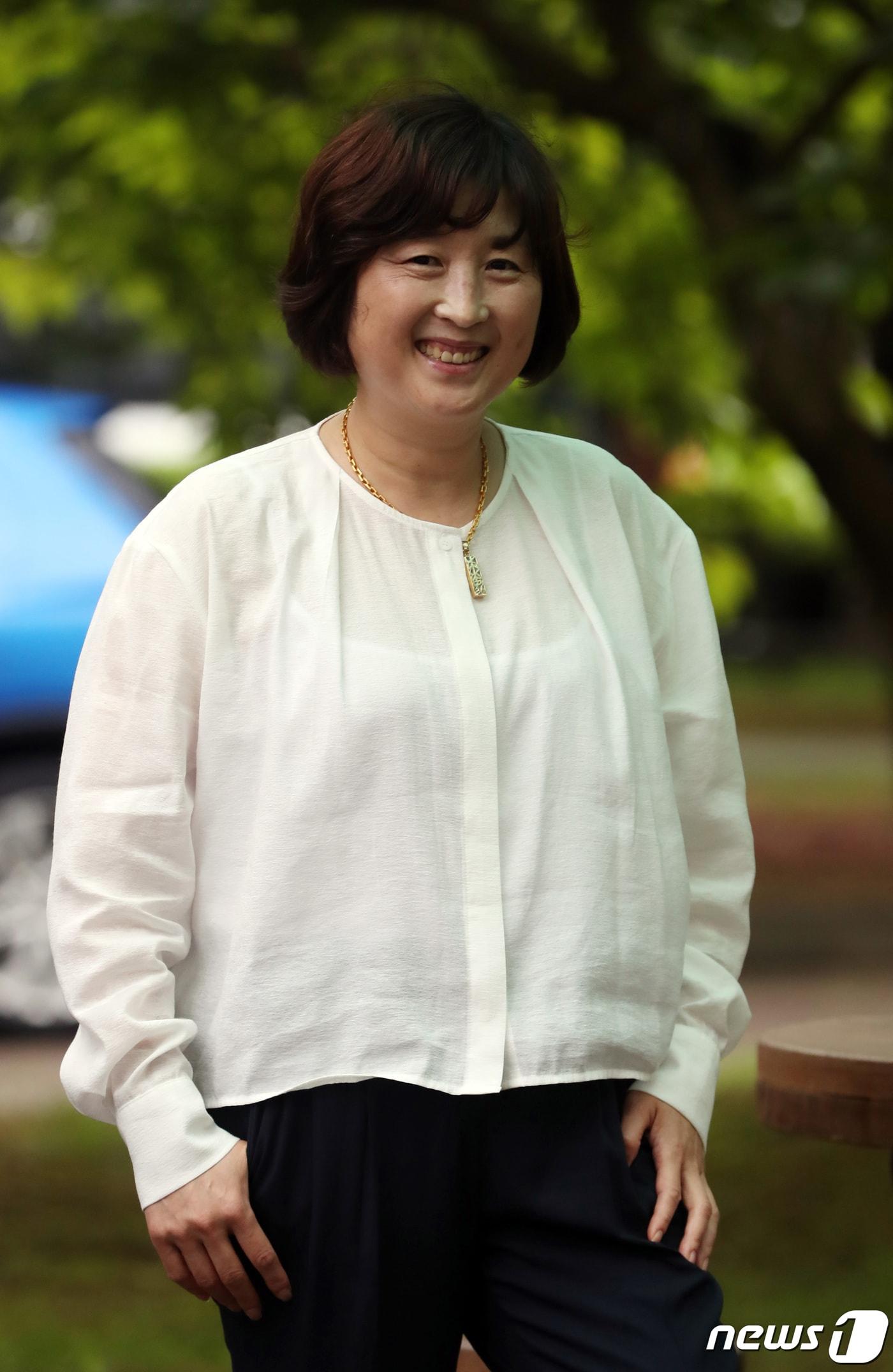 본문 이미지 - 길영아 삼성생명 배드민턴 감독이 8일 충남 당진실내체육관에서 열린 전국종별배드민턴선수권대회를 마친 뒤 인터뷰 하고 있다. 2022.8.8/뉴스1 ⓒ News1 김기남 기자