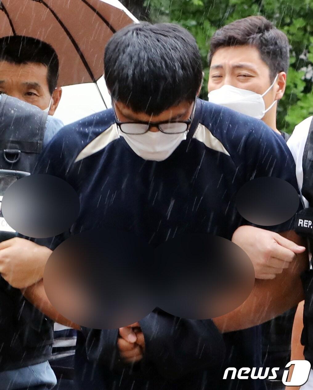 본문 이미지 - 흉기를 휘둘러 아내를 살해하고 장모를 다치게 한 40대 남성/뉴스1 ⓒ News1 정진욱 기자