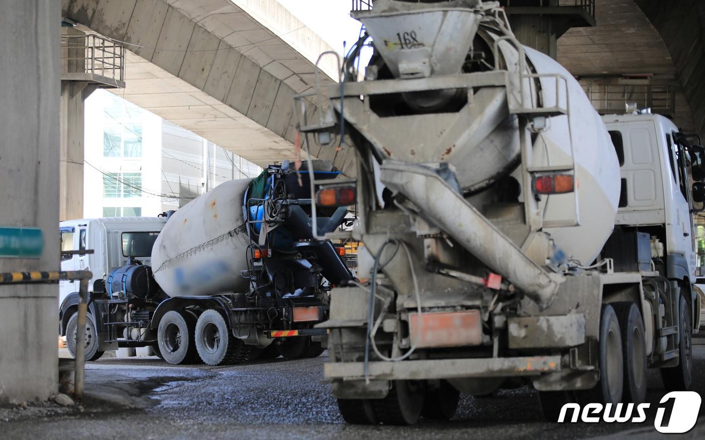 본문 이미지 - 서울의 한 레미콘 공장의 모습. 2022.9.1/뉴스1 ⓒ News1 구윤성 기자