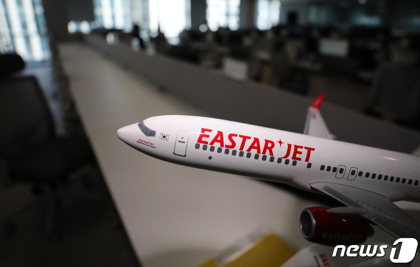 본문 이미지 - 1일 서울 강서구 이스타항공 본사 사무실이 직원들의 휴직으로 텅 비어있다. 이스타항공은 AOC 발급 지연에 따라 복직과 신규채용 절차를 중단하고 오늘부터 12월 31일까지 전사 530여 명의 임직원을 대상으로 유급휴업과 유급휴직을 시행한다. 2022.9.1/뉴스1 ⓒ News1 허경 기자