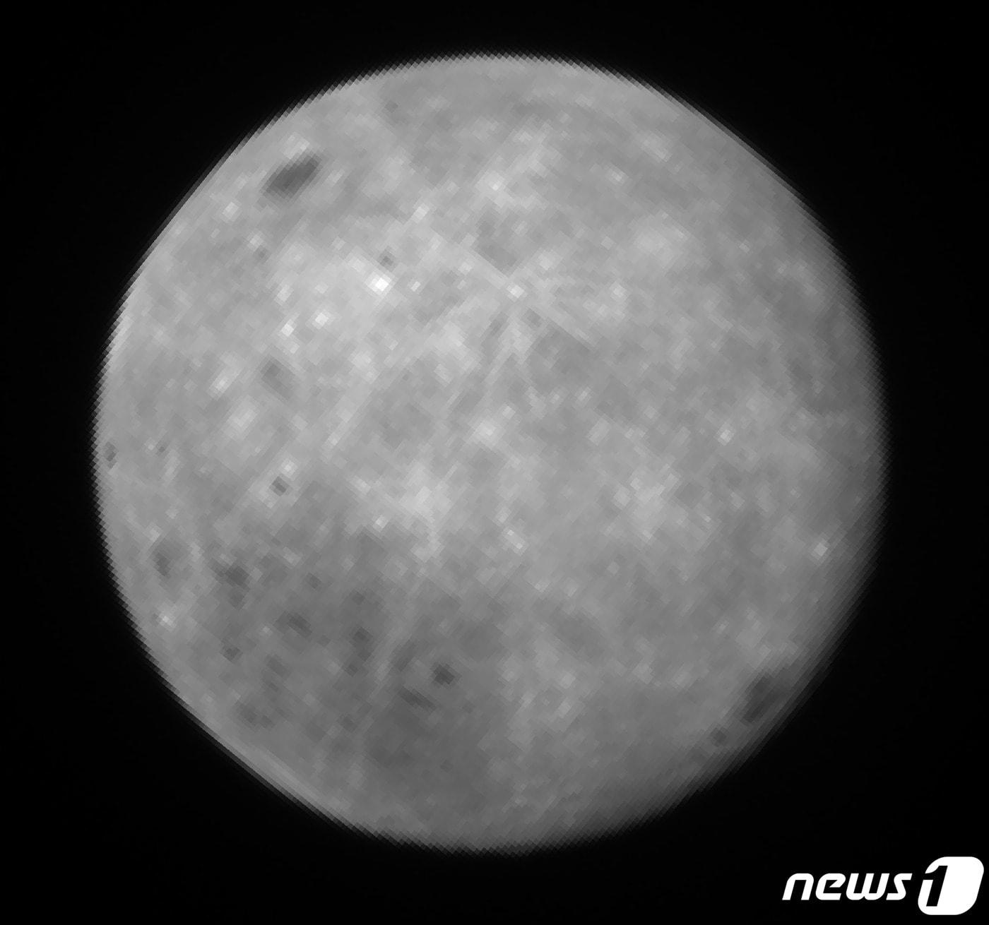 본문 이미지 - 달 궤도선 다누리가 촬영한 달 사진. (과학기술정보통신부 제공) 2022.9.1 ⓒ 뉴스1