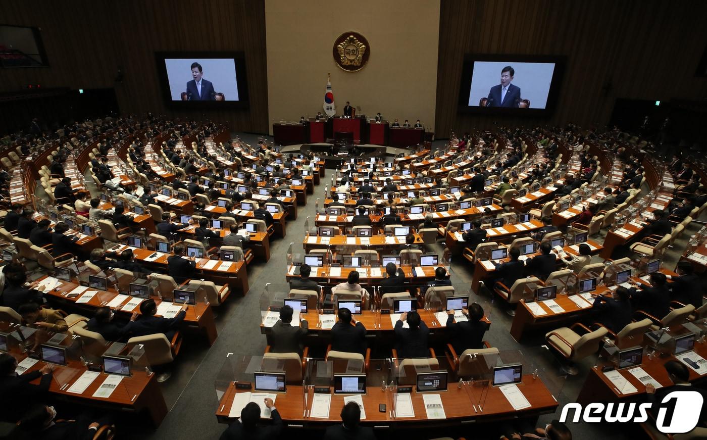 본문 이미지 - 김진표 국회의장이 1일 오후 서울 여의도 국회 본회의장에서 열린 제400회 국회(정기회) 개회식에서 개회사를 하고 있다. (공동취재) 2022.9.1/뉴스1 ⓒ News1 유승관 기자