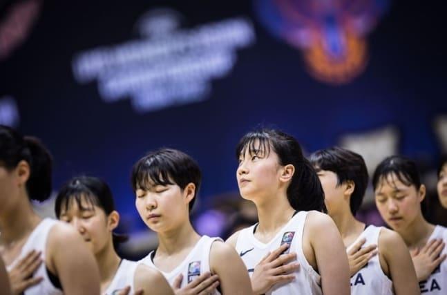 본문 이미지 - 18세 이하 한국 여자 농구대표팀 (FIBA 홈페이지 캡처)
