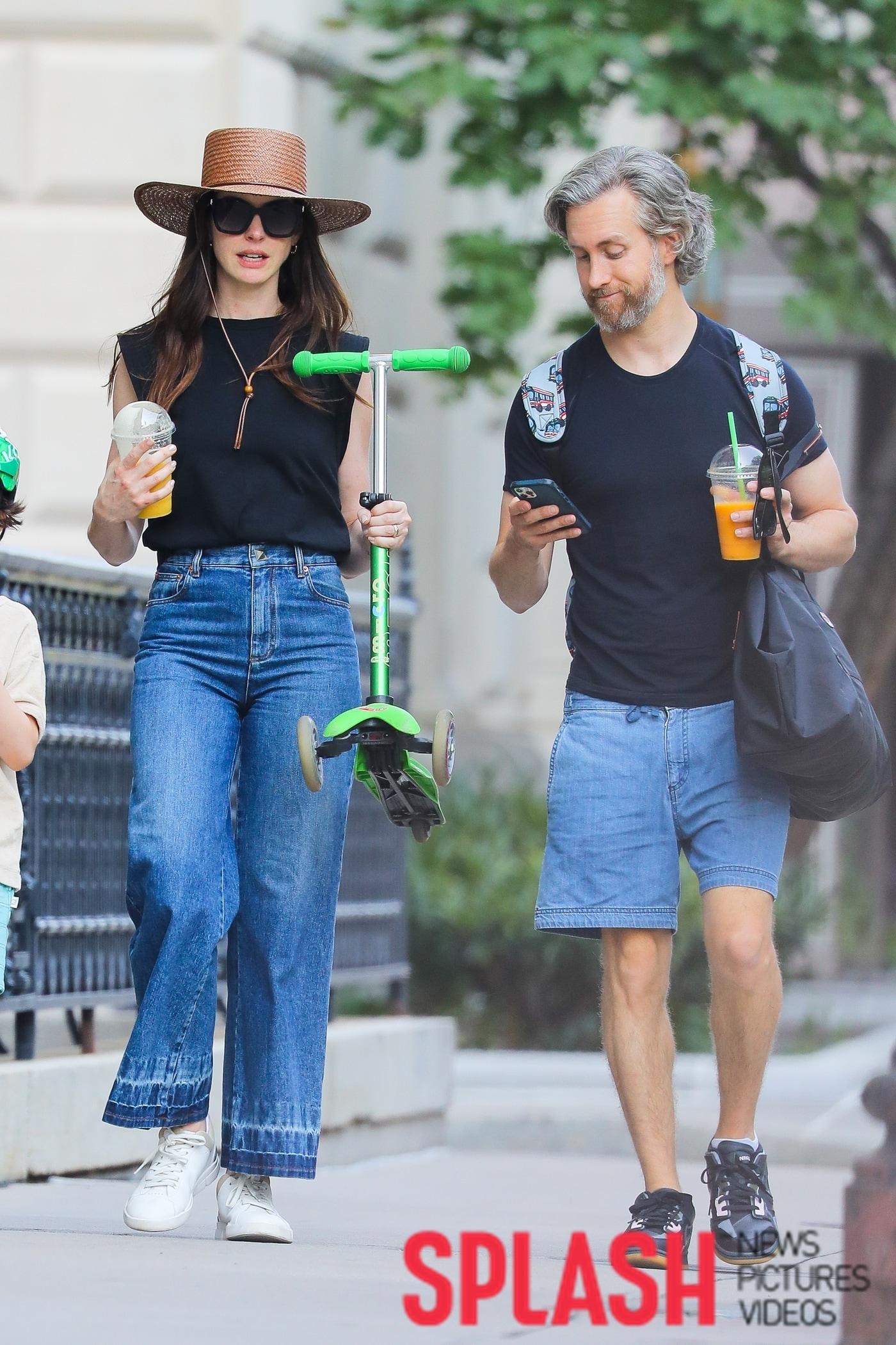 본문 이미지 - 앤 해서웨이와 애덤 셜먼 /사진제공=Splash News ⓒ 뉴스1