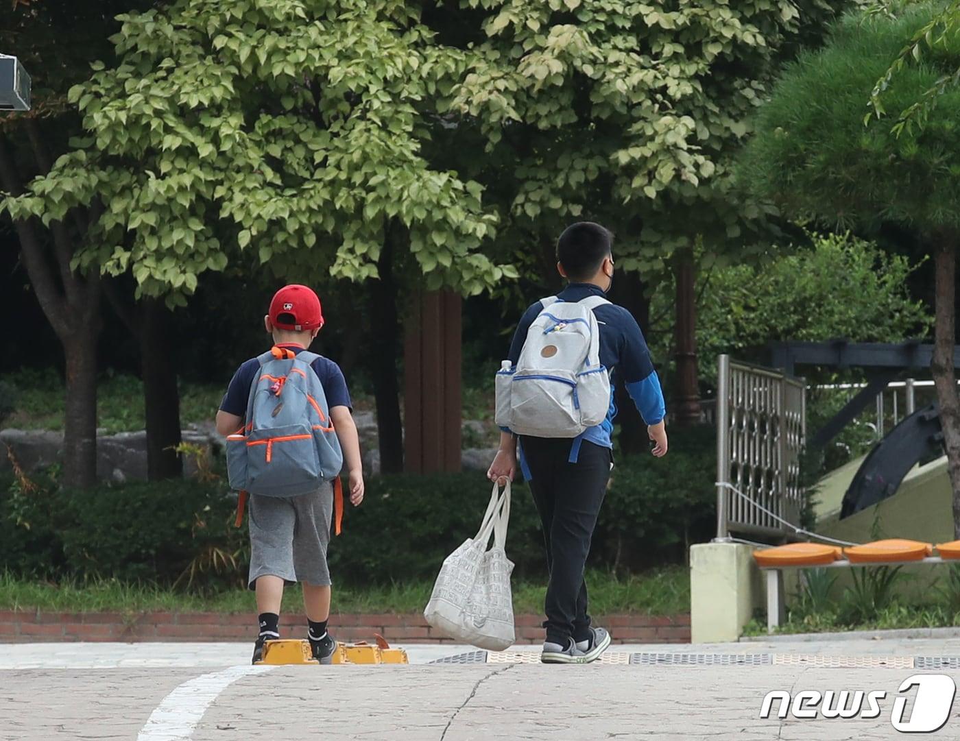 본문 이미지 - 희망에 따라 자율적으로 평가에 참여할 수 있는 학업성취도 평가가 13일부터 시작된다. 교육부와 한국교육과정평가원(평가원)에 따르면 이날부터 10월28일까지 1차, 12월1일부터 내년 3월31일까지 2차 맞춤형 학업성취도 자율평가사 실시된다.  2022.9.13/뉴스1 ⓒ News1 송원영 기자