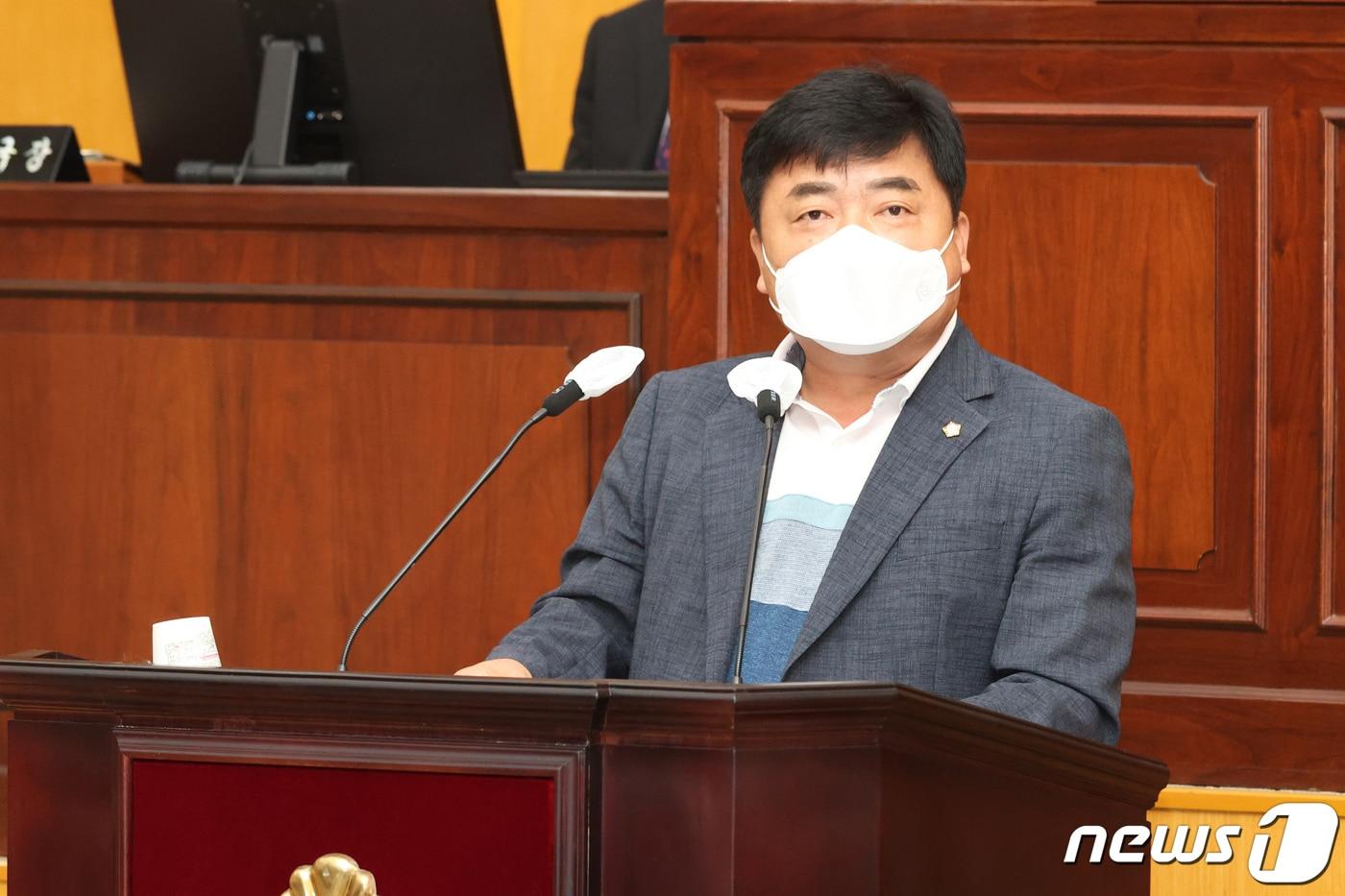 13일 손상현 충북 충주시의회 시의원이 267회 임시회 시정질의로 활옥동굴 활용 문제에 대해 질문하고 있다.(충주시의회 제공)2022.9.13/뉴스1