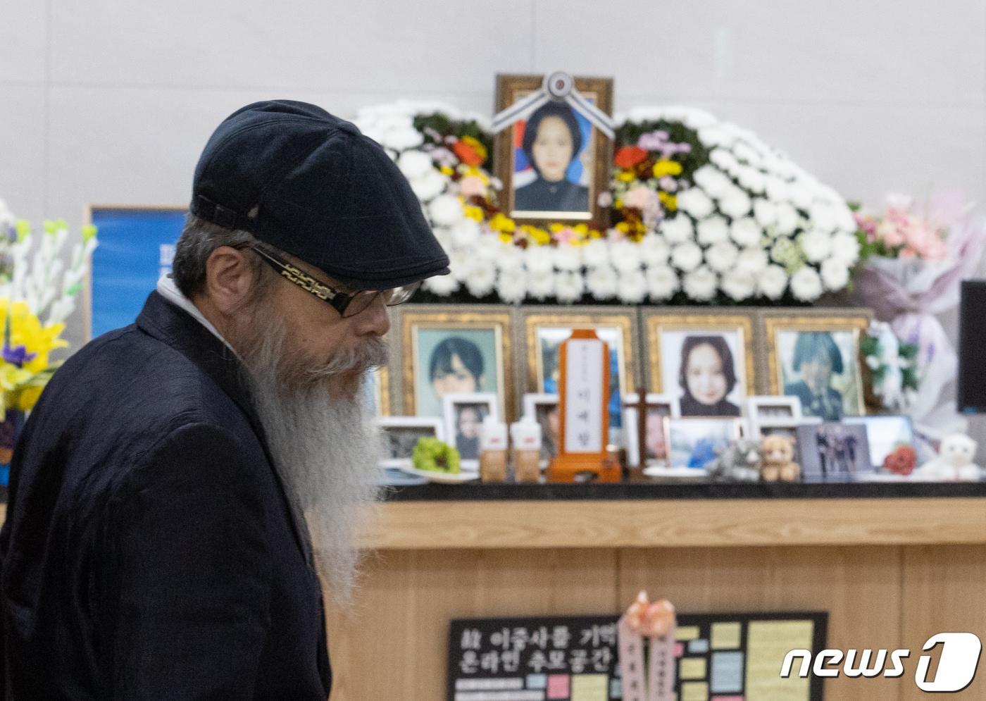본문 이미지 - 공군 20전투비행단 故 이예람 중사의 아버지 이주완 씨가 13일 오후 경기도 성남시 분당구 국군수도병원 장례식장에서 열린 특검 수사 결과 발표 관련 기자회견에 참석하고 있다. 2022.9.13/뉴스1 ⓒ News1 이재명 기자