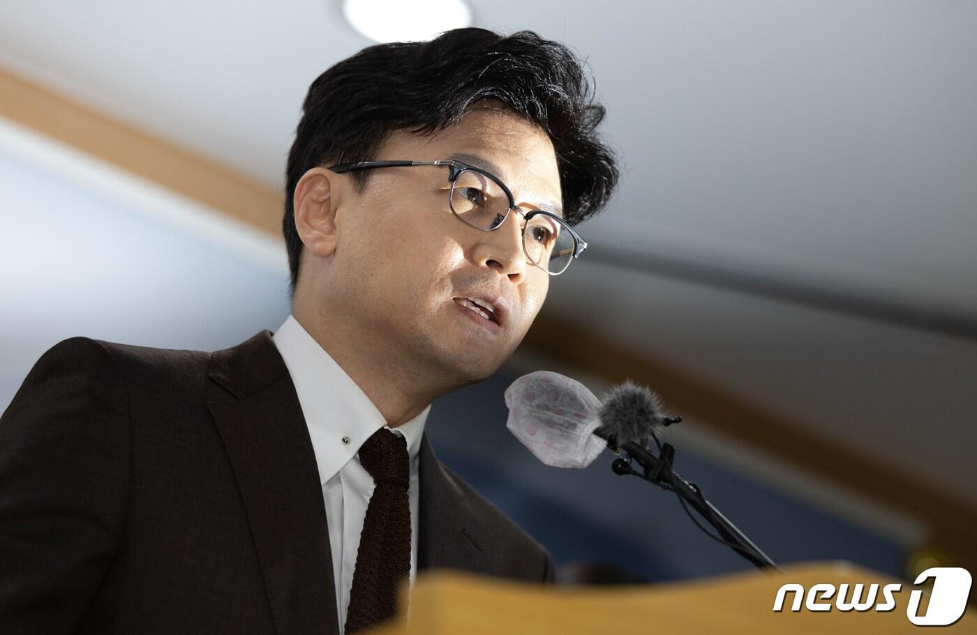 본문 이미지 - 한동훈 법무부 장관이 15일 오후 정부과천청사 법무부에서 열린 소아성기호증 아동성범죄자 치료감호 확대 추진 브리핑에서 설명을 하고 있다. 2022.9.15/뉴스1 ⓒ News1 이재명 기자