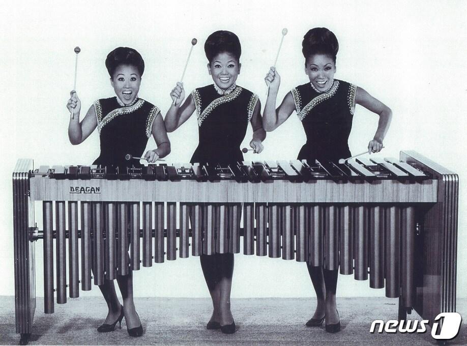 본문 이미지 - 목포뮤직플레이에 참여하는 김시스터즈. 오른쪽 첫번째가 이난영 여사의 둘째딸인 김숙자씨./뉴스1