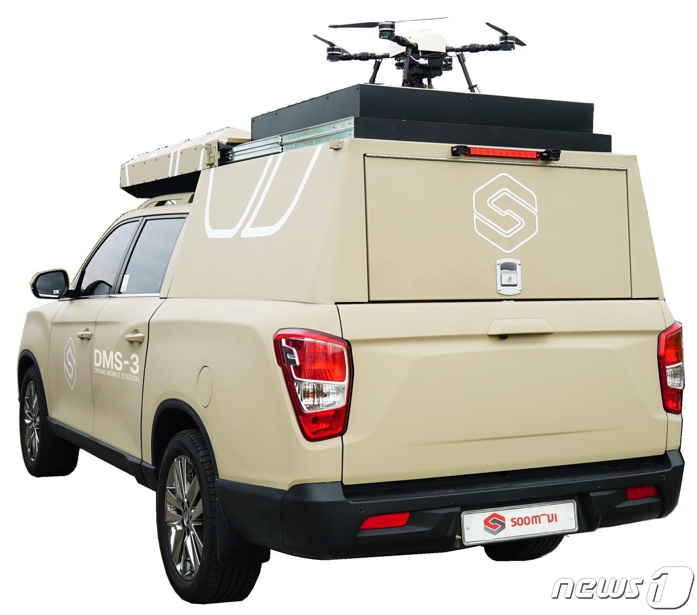 본문 이미지 - (주)숨비가 제작한 통합관제시스템이 탑재된 차량과 드론.(숨비 제공) ⓒ News1 강남주 기자
