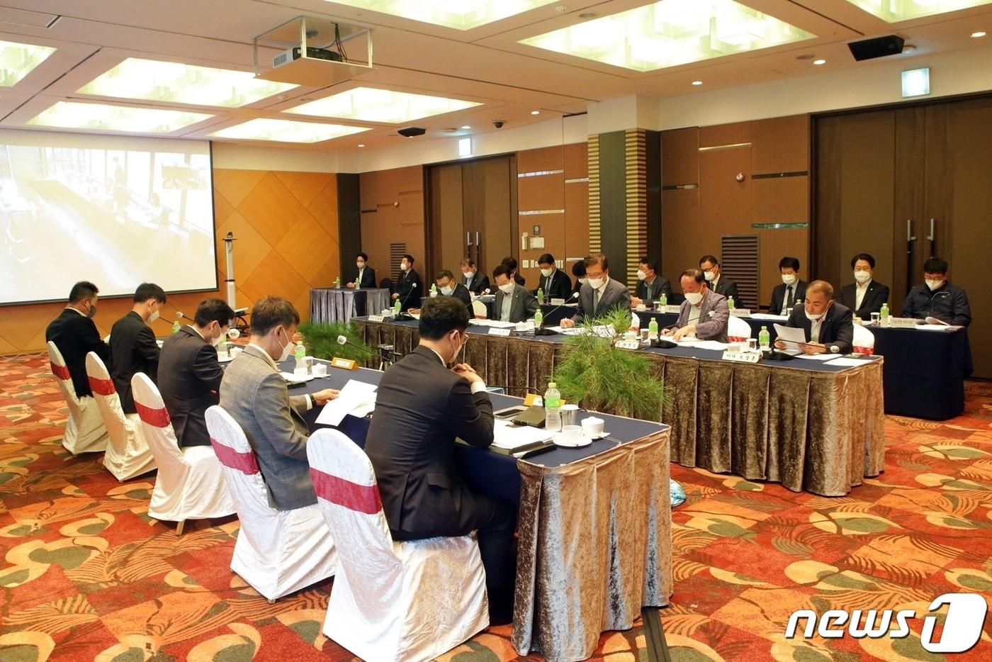 본문 이미지 - 강원랜드의 제197차 이사회가 19일 정선 하이원그랜드호텔과 서울사무소 화상회의를 통해 열렸다. (강원랜드 제공) 2022.9.19/뉴스1