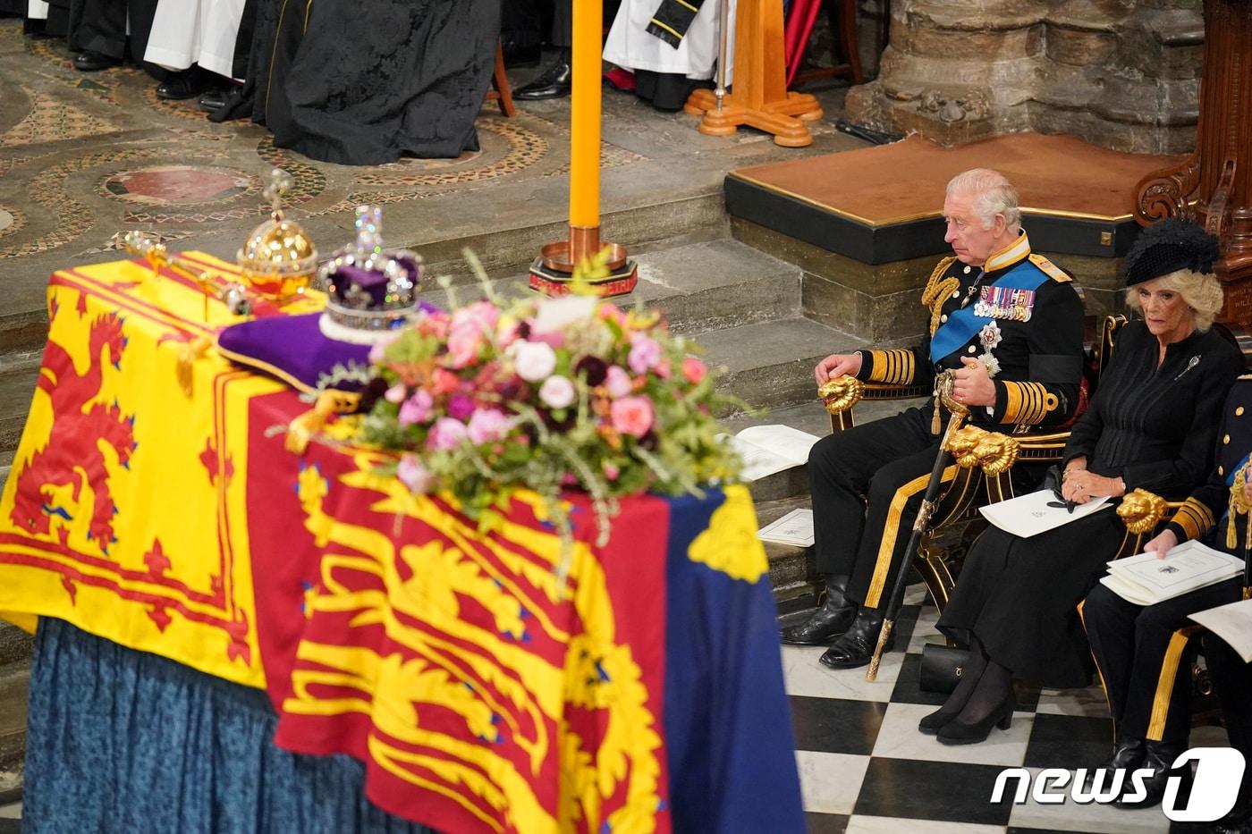 본문 이미지 - 19일 영국 런던 웨스트민스터 사원에서 엘리자베스 2세 여왕의 장례식이 열리고 있다. 2022. 9. 19. ⓒ 로이터=뉴스1 ⓒ News1 최서윤 기자