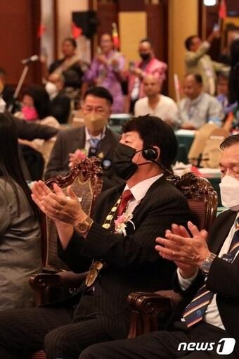 본문 이미지 - 김윤식 신협중앙회장이 아시아신협회장에 재선임됐다. 사진은 김 회장이 지난달 28일부터 나흘간 태국 방콕에서 열린 '2022 아시아신협 포럼 및 아시아신협연합회 연차총회'에 참석한 모습.(신협중앙회 제공)