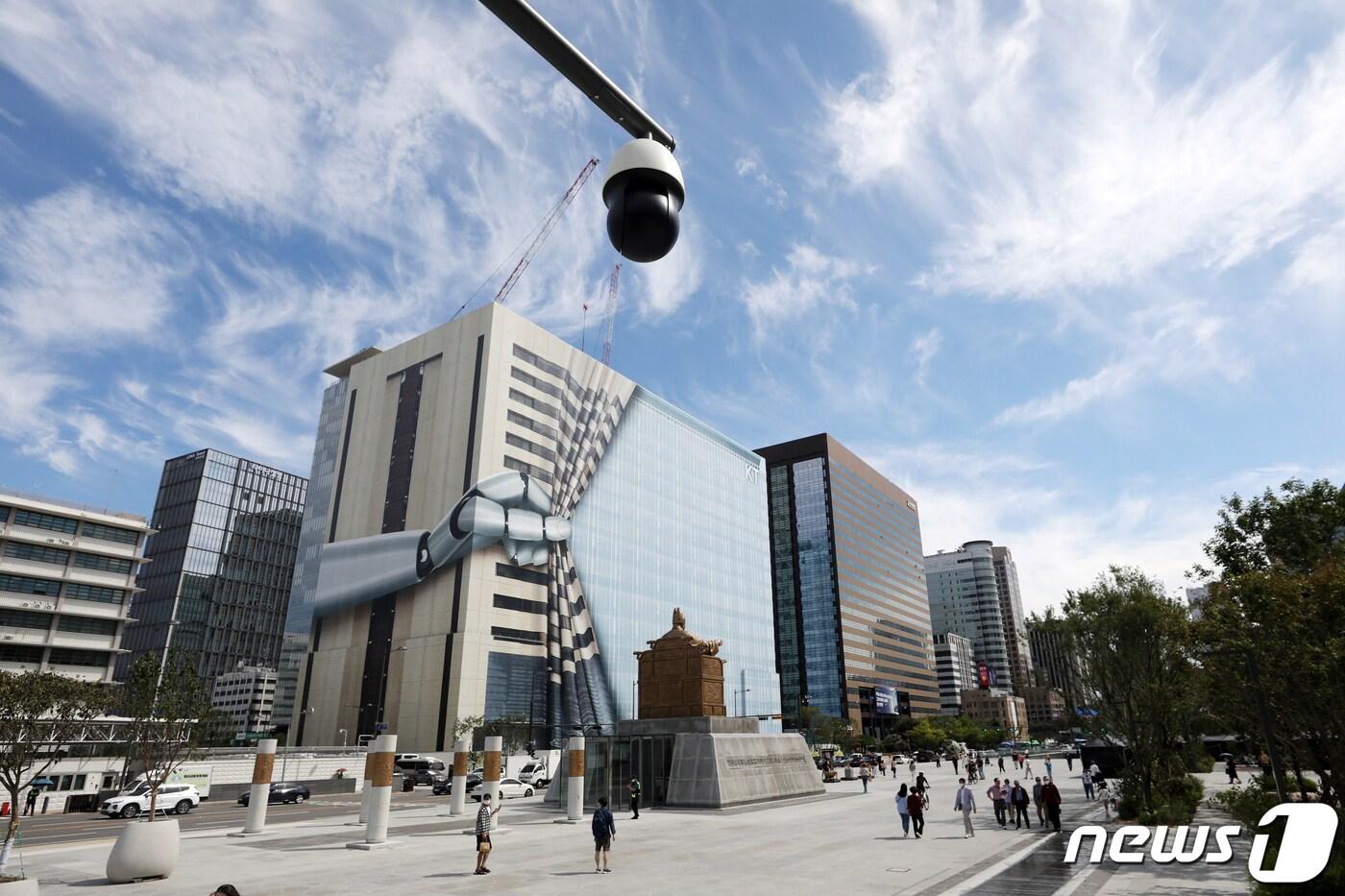본문 이미지 - 서울 세종대로 광화문광장에 설치된 CCTV. /뉴스1 ⓒ News1 이승배 기자