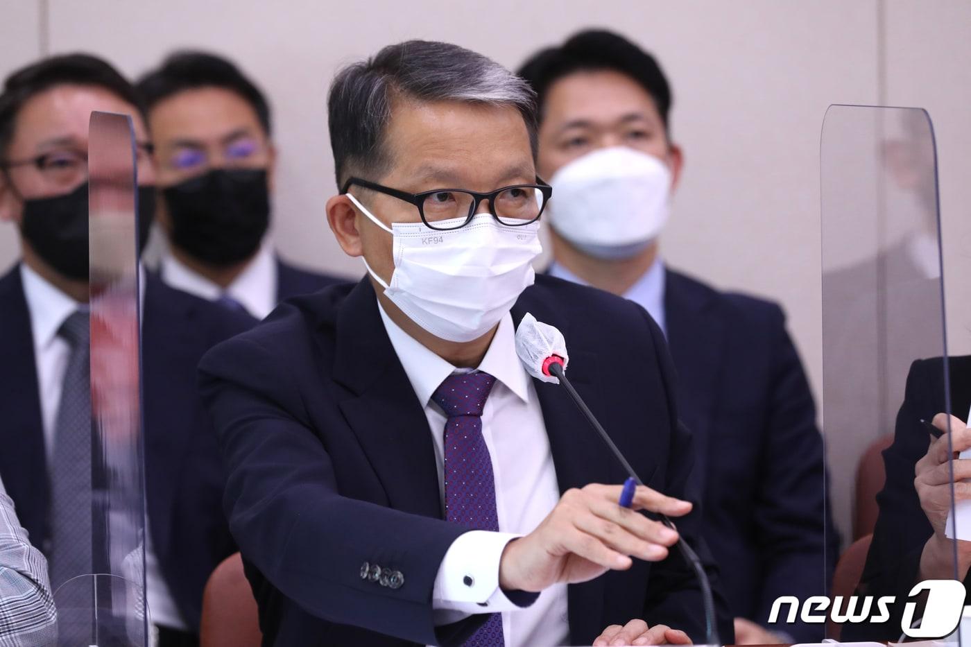 본문 이미지 - 우종수 경찰청 차장이 20일 국회에서 열린 여성가족위원회 전체회의에서 의원 질의에 답변하고 있다. (공동취재) 2022.9.20/뉴스1 ⓒ News1 허경 기자