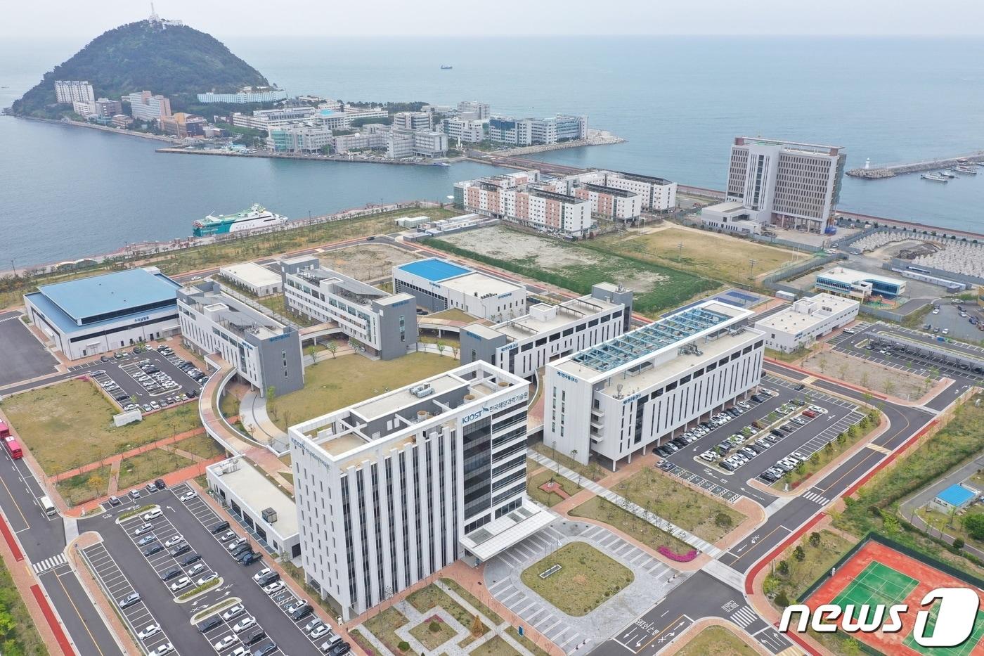 본문 이미지 - 부산 영도구에 있는 한국해양과학기술원(KIOST) 전경. ⓒ News1 
