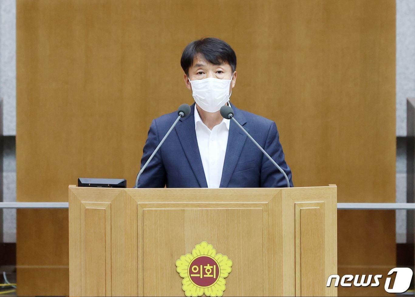 본문 이미지 - 경기도의회 이홍근 의원이 20일 5분 자유발언을 통해 '수원군공항 이전 공론화' 추진에 반대 입장을 표명했다.(경기도의회 제공)/