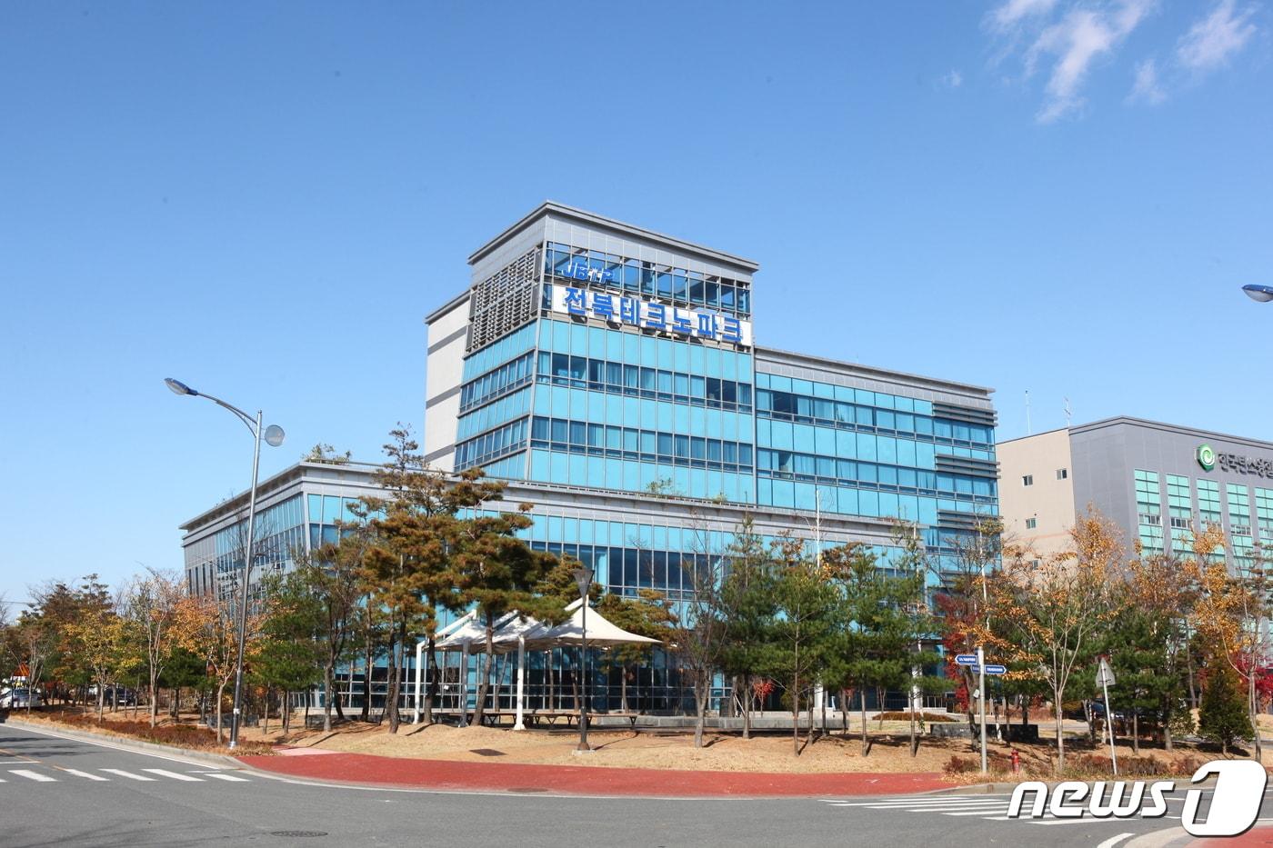 본문 이미지 - (재)전북테크노파크가 지원하는 '중소기업 성장사다리 육성 사업' 참여 중소기업들이 꾸준한 성장세를 보이는 것으로 나타났다.(전북테크노파크 제공)2022.9.20./ⓒ 뉴스1