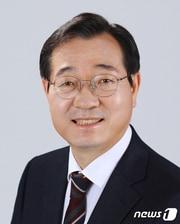 본문 이미지 - 더불어민주당 민홍철 의원은 부동산 실거래가 신고 위반행위가 비수도권 지역을 중심으로 급증하고 있어 정부의 대책이 필요하다고 지적했다. 사진은 민홍철 의원. (민홍철 의원실 제공)