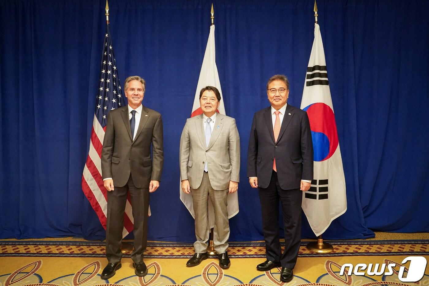 왼쪼굽터 토니 블링컨 미국 국무장관, 하야시 요시마사 일본 외무상, 박진 외교부 장관. (외교부 제공)