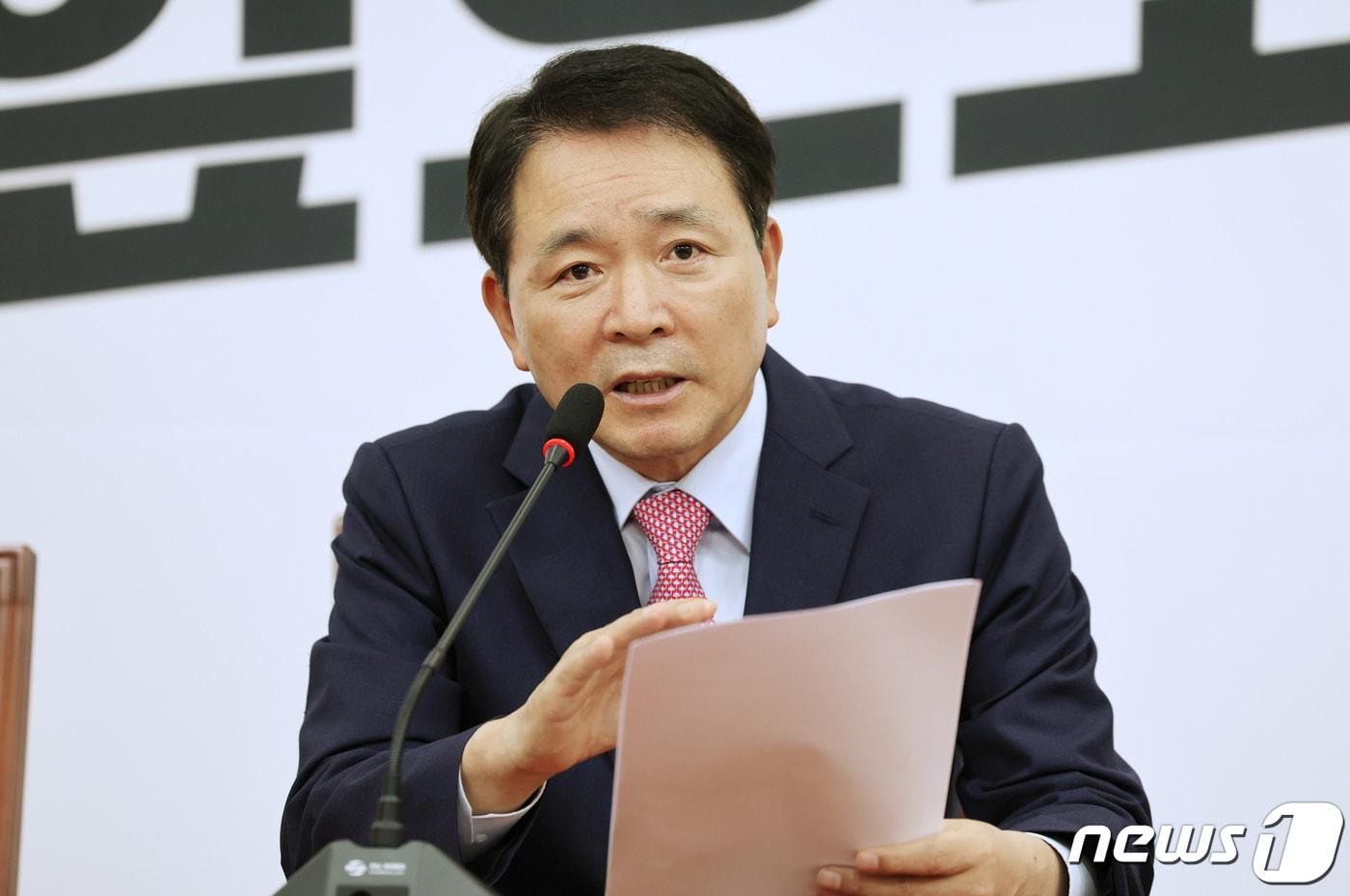 본문 이미지 - 성일종 국민의힘 정책위의장이 25일 서울 여의도 국회에서 기자간담회를 열고 약자·민생·미래를 위한 정기국회 최우선 10대 법안을 발표하고 있다. (공동취재) 2022.9.25/뉴스1 ⓒ News1 유승관 기자