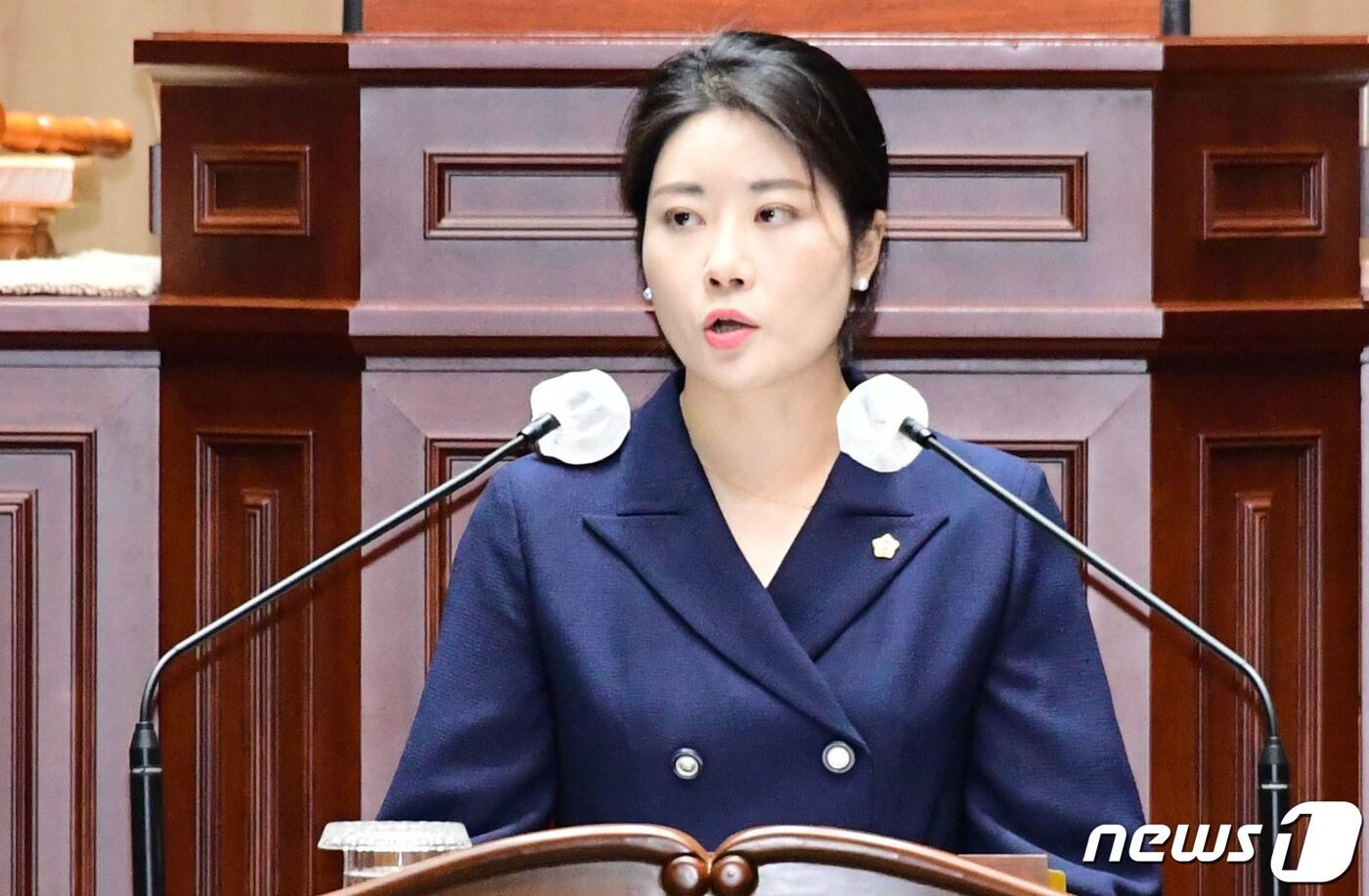 본문 이미지 - 채은지 광주시의원이 26일 제2차 본회의에서 광주형 일자리 모델인 광주글로벌모터스와 관련한 5분발언을 하고 있다. 채 의원은 "광주형 일자리는 희생이 아닌 상생의 일자리로 바로 서야 한다＂고 강조했다.2022.9.26/뉴스1 ⓒ News1 박준배 기자