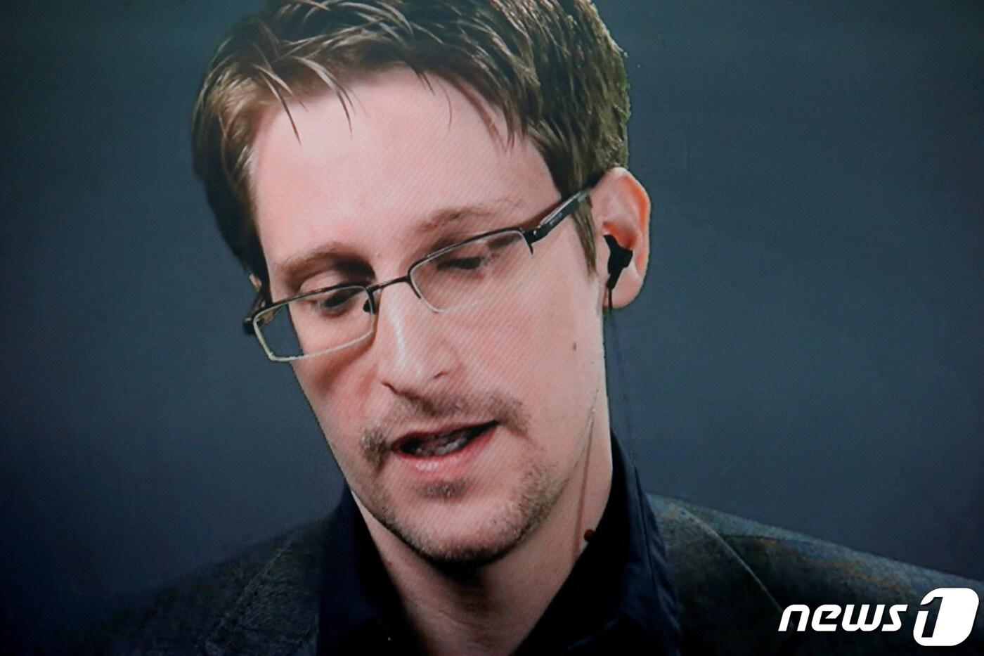 본문 이미지 - 에드워드 스노든 전 미국 국가안전보장국 요원  2016.09.14 ⓒ 로이터=뉴스1 ⓒ News1 정윤미 기자