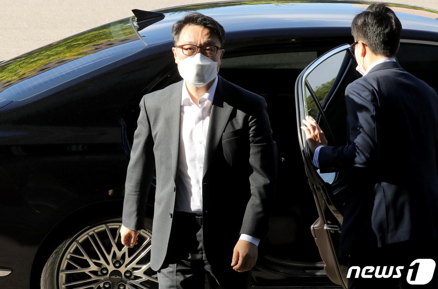 김진욱 고위공직자범죄수사처(공수처) 처장이 27일 오전 경기도 정부과천청사 공수처로 출근하고 있다.2022.9.27/뉴스1 ⓒ News1 장수영 기자