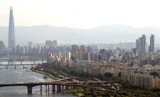 본문 이미지 - 서울 한강변 아파트 모습 /뉴스1 ⓒ News1 임세영 기자