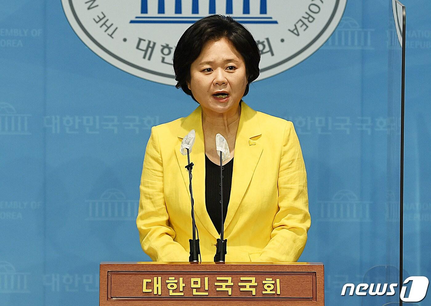 본문 이미지 - 이정미 전 정의당 대표가 지난 9월27일 당시 서울 여의도 국회 소통관에서 정의당 7기 전국동시당직선거 당 대표 후보 출마 선언 기자회견을 하고 있다. (공동취재) 2022.9.27/뉴스1 ⓒ News1 이재명 기자