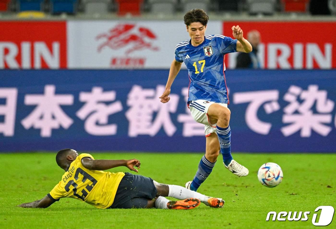 본문 이미지 - 에콰도르와 평가전을 치른 일본. ⓒ AFP=뉴스1