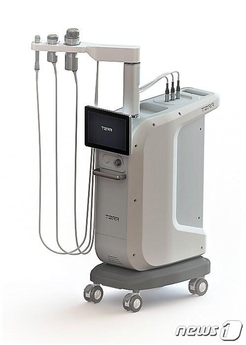 본문 이미지 - 미용의료기기 전문기업 이루다(대표 김용한)는 비침습 방식의 고주파 장비인 '토르 RF(모델명 MTX-C1)' 모습. 