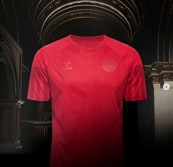 본문 이미지 -  덴마크 유니폼(험멜 SNS)